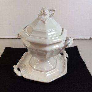 Vintage Miniture Red Cliff Grape pattern Tureen Cottagecore Grandmacore Mini